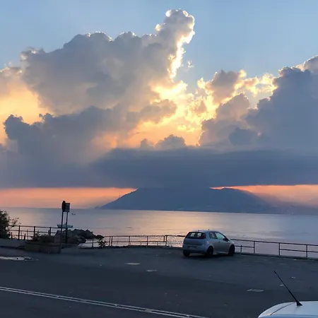 Paradiso Vista Mare Retreat בית נופש